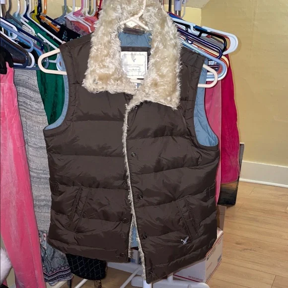 American Eagle Outfitters puffer Vest with Faux Fur - Picture 1 of 5